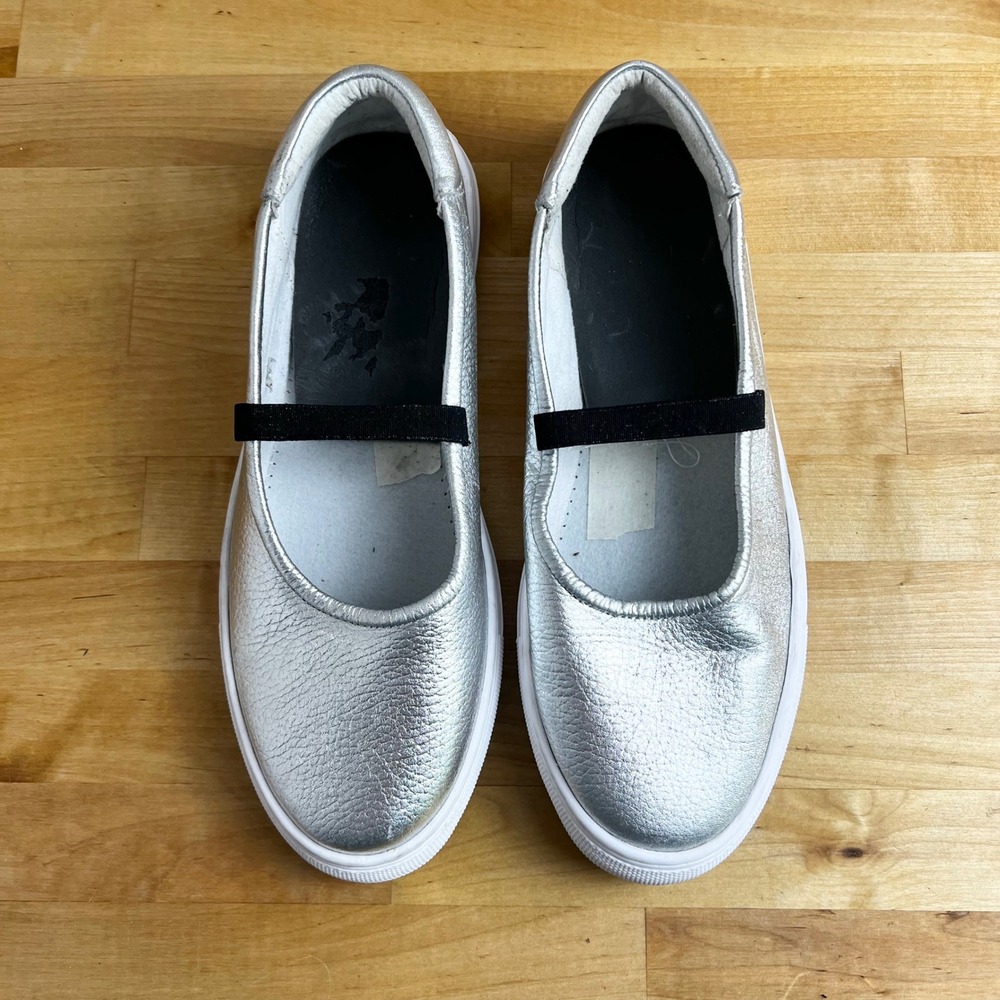 Seychelles Silver Metallic Leather‎ Mary Jane Slip On Sneakers Shoes 8.5 FLAW